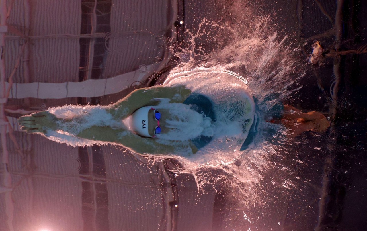 Ảnh ấn tượng tuần (19-26/6): Điệu nhảy mang tên 'giấc mơ' ở Ukraine, đám cưới trên đống đổ nát tại Đông Jerusalem và Tổng thống Mỹ đi dạo bên bờ biển