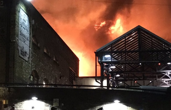 Anh: Hỏa hoạn tại một địa điểm du lịch tại London