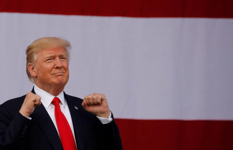 Tổng thống Mỹ tiến gần hơn tới mục tiêu loại bỏ Obamacare