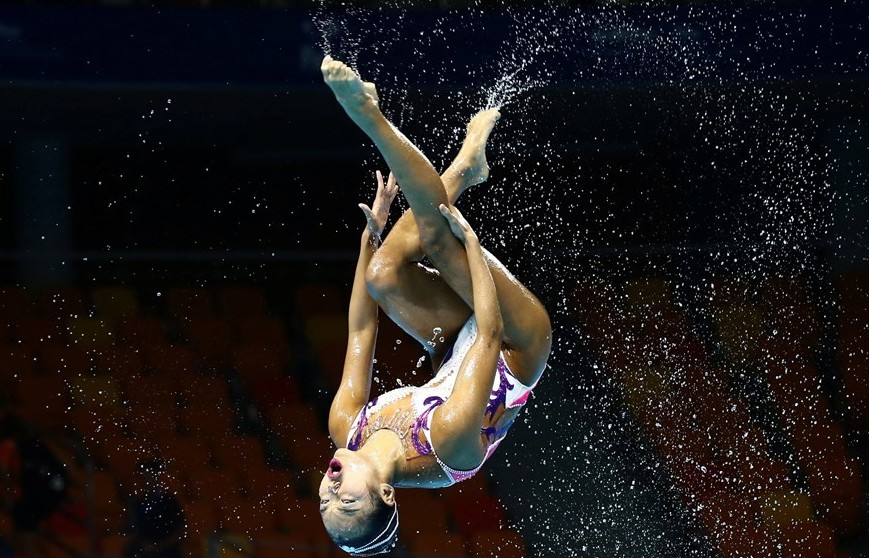 Ảnh ấn tượng trong tuần (14-21/7): Sự quyến rũ của môn thể thao bơi lội và 'người bay' tại Pháp