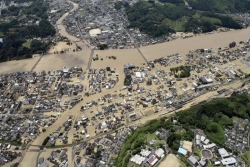 Mưa to gây lũ lụt, lở đất ở miền Tây Nhật Bản, 13 người mất tích