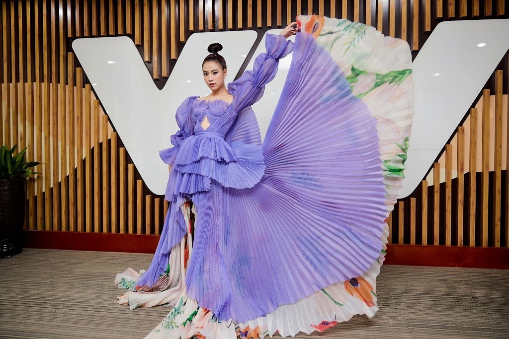 Hoàng Thùy Linh quyến rũ ở tuổi 33