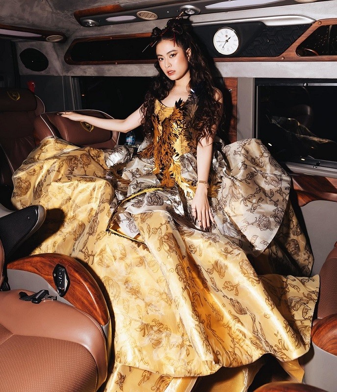 Hoàng Thùy Linh quyến rũ ở tuổi 33