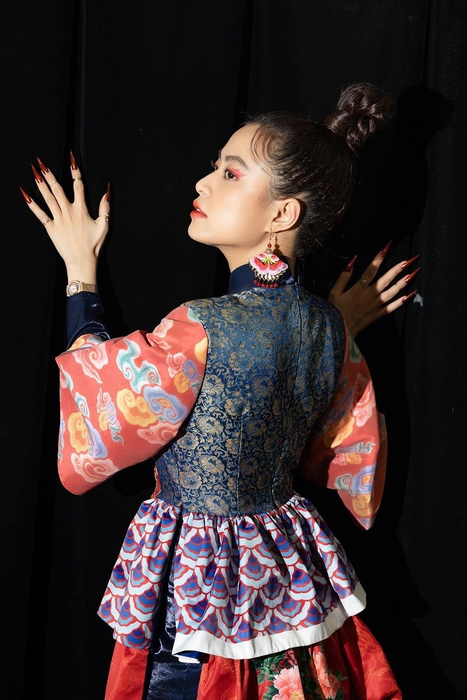 Hoàng Thùy Linh quyến rũ ở tuổi 33