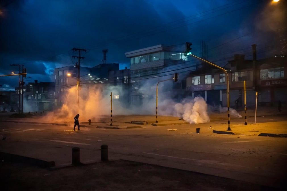 Ảnh ấn tượng tuần 19-25/7: Lũ lụt ‘trăm năm có 1’ ở Trung Quốc, nỗi niềm vaccine Covid-19 ở Mỹ; tỷ phú Jeff Bezos chào mẹ từ vũ trụ