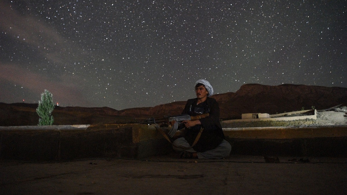 Tình hình Afghanistan: Tiến quân chóng vánh, Taliban chiếm giữ thủ phủ tỉnh thứ 8