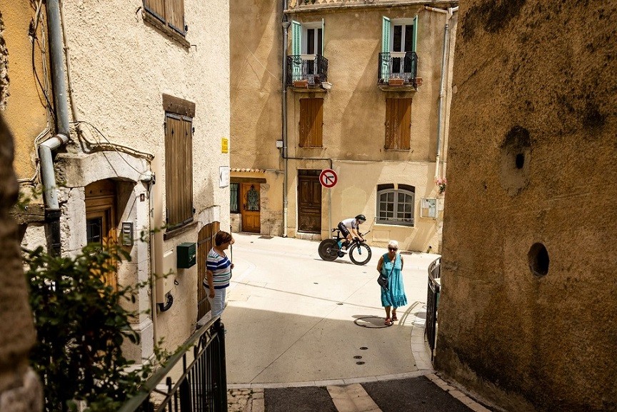 Ảnh ấn tượng tuần (27/6-3/7): Tấn công tên lửa ở Ukraine, Tổng thống Nga công du Tajikistan, Thượng đỉnh G7, NATO, 25 năm ngày Hong Kong về Trung Quốc