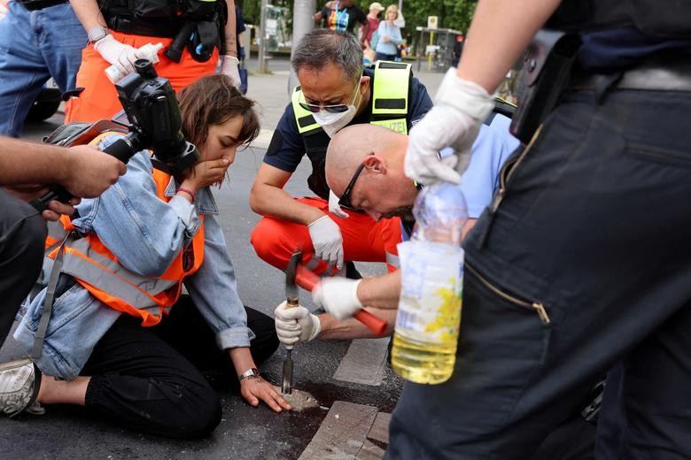 Ảnh ấn tượng tuần (4-10/7): Ông Putin nói về thắng thua Nga-NATO, pháo kích ở Ukraine, cựu Thủ tướng Abe bị ám sát, Mỹ-Trung tôn trọng lẫn nhau