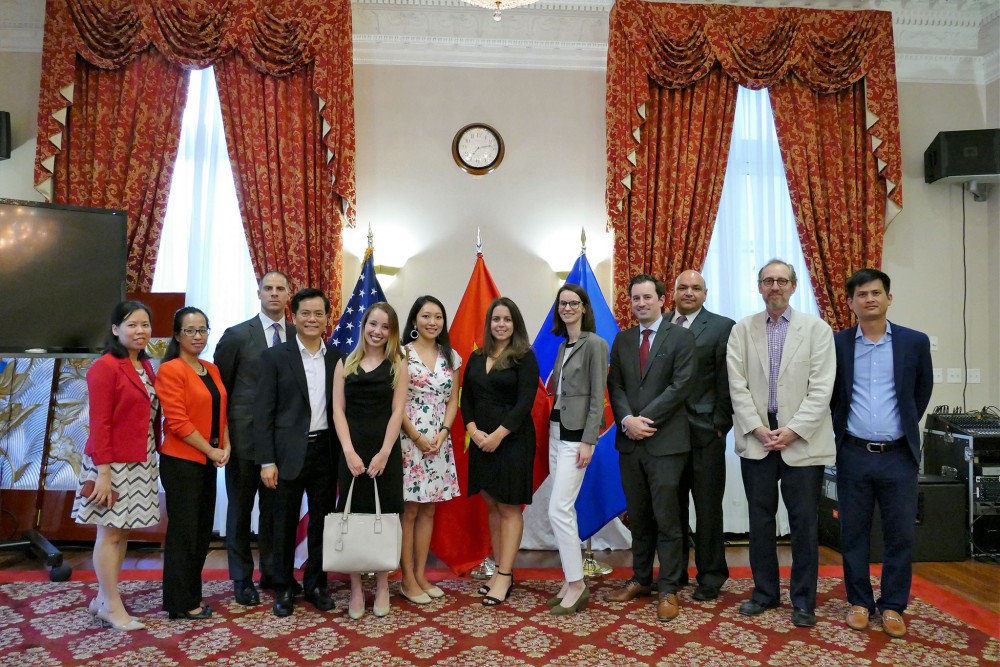 dai su quan viet nam tang cuong hop tac voi quoc hoi hoa ky