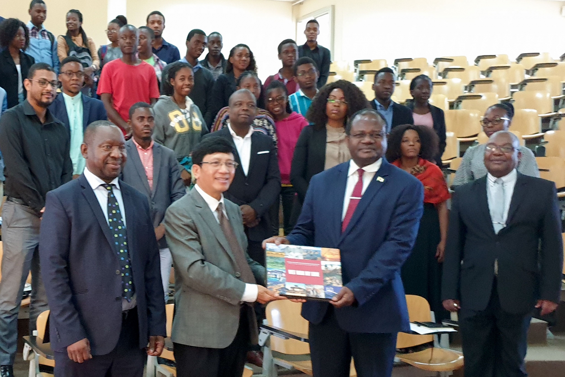 dai su quan viet nam tai mozambique day manh cong tac thong tin doi ngoai