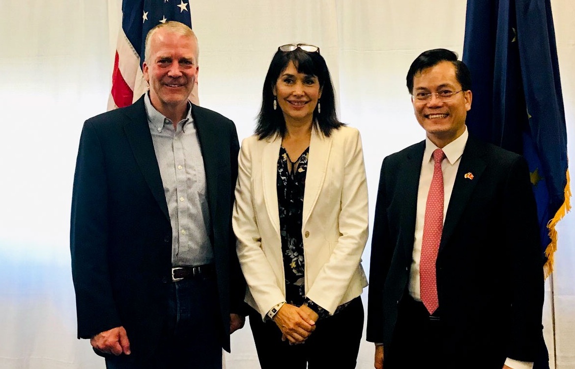 Đại sứ Hà Kim Ngọc thăm và làm việc tại bang Alaska, Hoa Kỳ