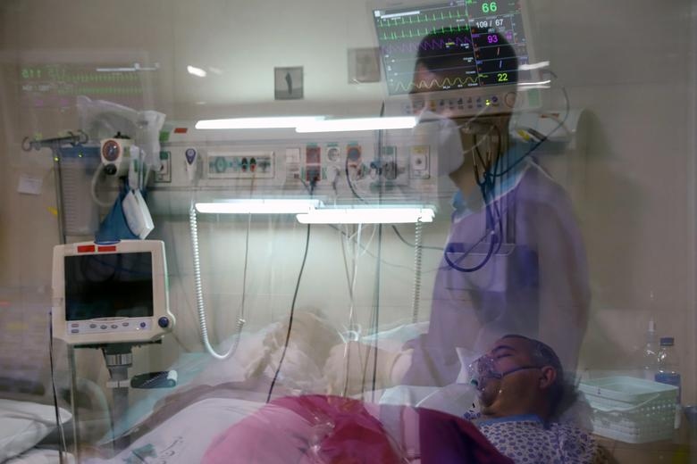 Ảnh ấn tượng tuần 26/7-1/8: Nước mắt vụ bạo loạn Đồi Capitol, Nga khoe sức mạnh máy bay siêu thanh Su-35S và nỗi đau Covid-19 ở Indonesia