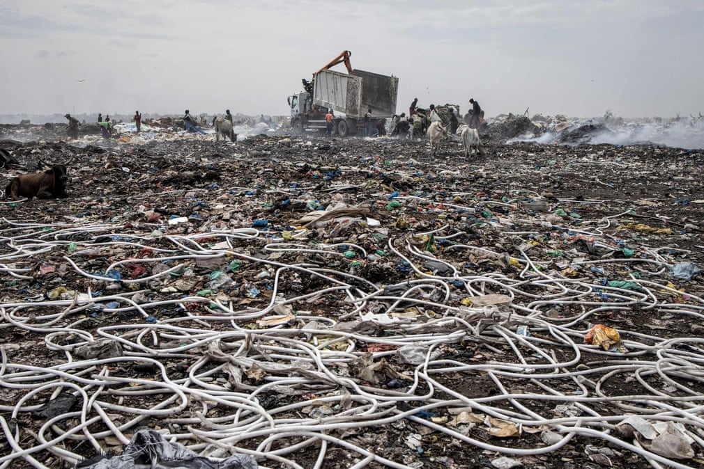 Ảnh ấn tượng tuần 26/7-1/8: Nước mắt vụ bạo loạn Đồi Capitol, Nga khoe sức mạnh máy bay siêu thanh Su-35S và nỗi đau Covid-19 ở Indonesia