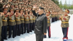 Ảnh ấn tượng tuần 26/7-1/8: Nước mắt vụ bạo loạn Đồi Capitol, Nga khoe sức mạnh máy bay siêu thanh Su-35S và nỗi đau Covid-19 ở Indonesia