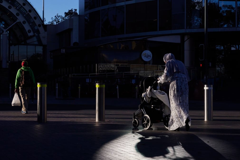 Ảnh ấn tượng tuần 2-8/8: Diễn biến mới nhất vụ vận động viên Belarus đào tẩu, bấn loạn vì Covid-19 và ông Biden tạo dáng giống tiền bối