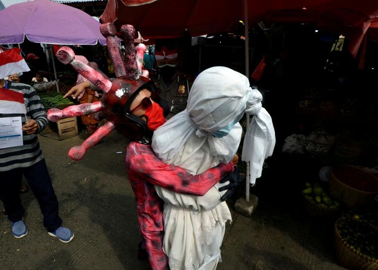 Ảnh ấn tượng tuần 2-8/8: Diễn biến mới nhất vụ vận động viên Belarus đào tẩu, bấn loạn vì Covid-19 và ông Biden tạo dáng giống tiền bối