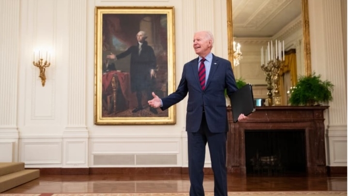 Ảnh ấn tượng tuần 2-8/8: Diễn biến mới nhất vụ vận động viên Belarus đào tẩu, bấn loạn vì Covid-19 và ông Biden tạo dáng giống tiền bối