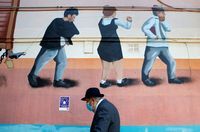 Ảnh ấn tượng tuần 9-15/8: Nhói lòng những mảnh đời trong chiến tranh ở Afghanistan, bóng ma biến thể Delta và đỏ mắt đợi vaccine Covid-19