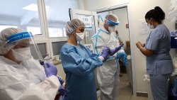 Lời cảnh báo nghiệt ngã từ Israel: Khi biến thể Delta ‘trơ trơ’ với vaccine Covid-19, nên đặt cược vào mũi tiêm thứ 3?