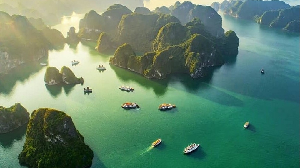 Bất động sản mới nhất: Địa ốc Hạ Long hấp dẫn giới nhà giàu; dừng giao dịch 3 dự án ở Bình Thuận; xuất hiện động thái gom mặt bằng bán lẻ