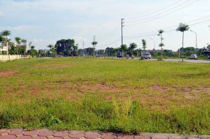 Bất động sản mới nhất: ‘Ông lớn’ địa ốc đề xuất cho doanh nghiệp mua nhà ở xã hội, thị trường lệch pha cung cầu, thủ tục sang tên sổ đỏ đang thế chấp. (Ảnh: Tiền Phong)