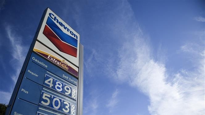 Giá xăng dầu hôm nay 16/10: Giá dầu tiếp tục lao dốc; 9 tháng, cả nước nhập khẩu hơn 6,5 triệu tấn xăng dầu