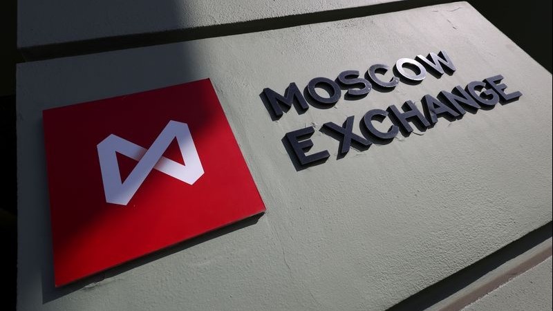 Sàn giao dịch lớn nhất nước Nga ‘ra tay’ với đồng USD của Mỹ