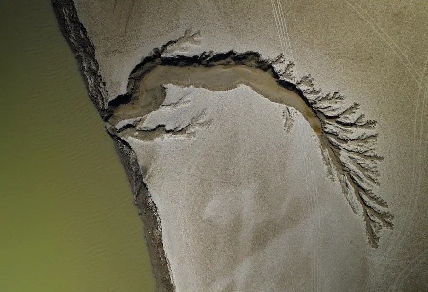 Ảnh ấn tượng tuần (22-28/8): Triển lãm vũ khí bị phá hủy ở Ukraine, Nga chỉ trích vụ ám sát nhà báo Dugin, lộ xác chiến hạm Đức thời Thế chiến II