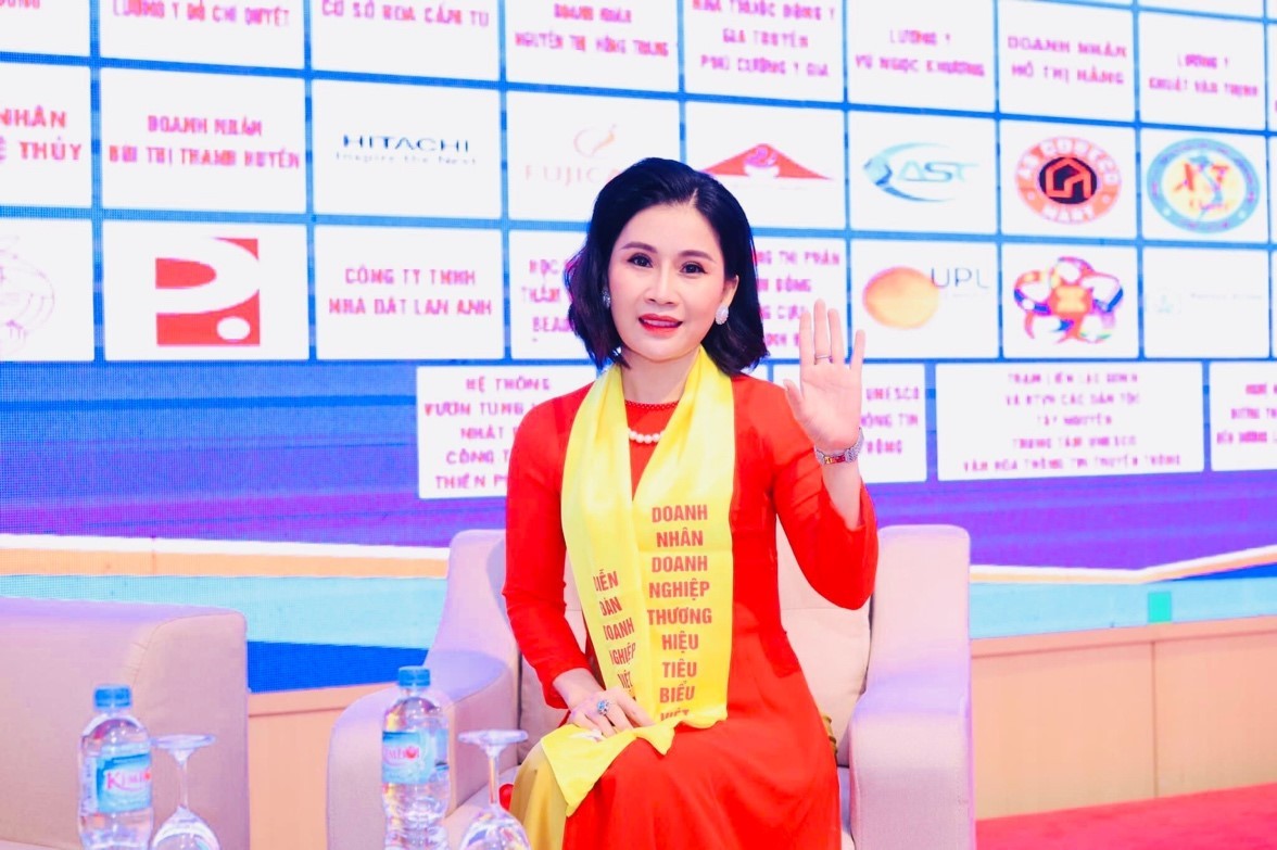 CEO Nguyễn Thu Hồng CEO Nguyễn Thu Hồng