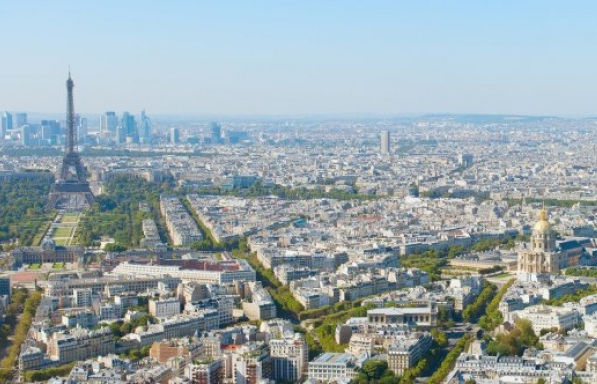 Tiền vẫn tiếp tục chảy vào bất động sản