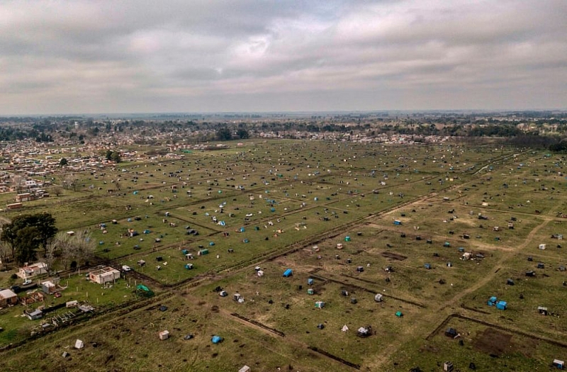 Ảnh ấn tượng tuần (31/8-6/9): Gay cấn bầu cử Mỹ, nụ hôn ở Belarus và khẩu trang thời thượng của Lady Gaga nơi tâm dịch