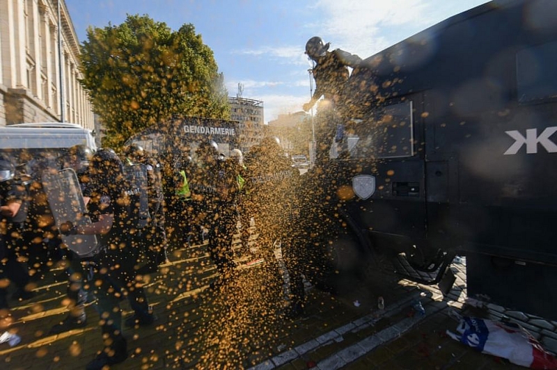 Ảnh ấn tượng tuần (31/8-6/9): Gay cấn bầu cử Mỹ, nụ hôn ở Belarus và khẩu trang thời thượng của Lady Gaga nơi tâm dịch