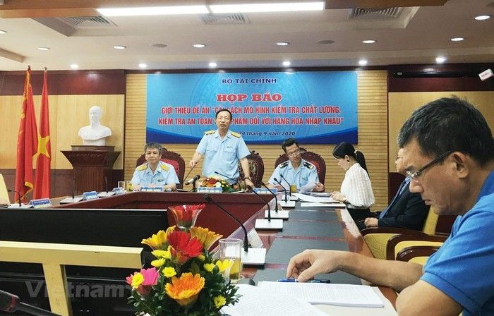 Họp báo giới thiệu Đề án “Cải cách mô hình kiểm tra chất lượng, kiểm tra an toàn thực phẩm đối với hàng hóa nhập khẩu,” ngày 24/9. (Ảnh: Vietnam+) Áp dụng mô hình mới, cải cách toàn diện kiểm tra chuyên ngành đối với hàng hóa nhập khẩu