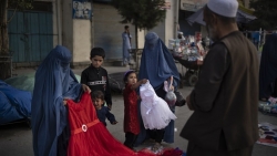 Tình hình Afghanistan: Mỹ ‘bật đèn xanh’ để bổ sung viện trợ, lên án kế hoạch Taliban khôi phục hình phạt