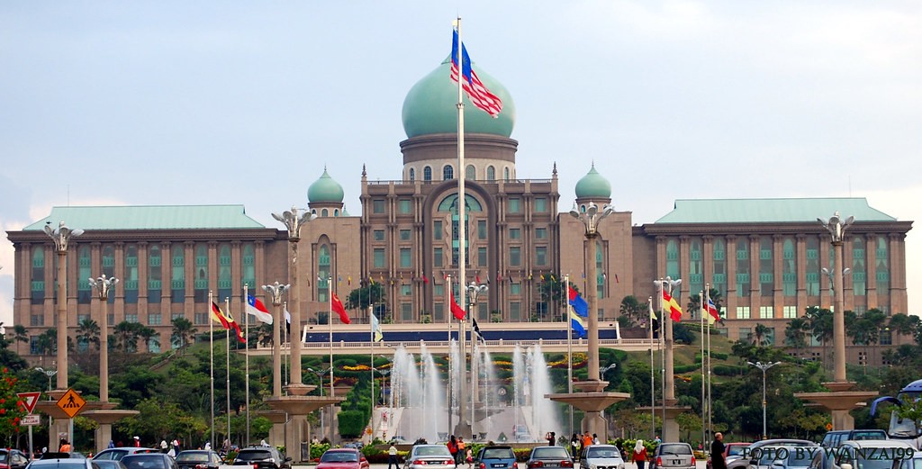 Malaysia cảnh báo kế hoạch đóng tàu ngầm của Australia có thể kích động chạy đua vũ trang hạt nhân. Malaysia cảnh báo kế hoạch đóng tàu ngầm của Australia có thể kích động chạy đua vũ trang hạt nhân.