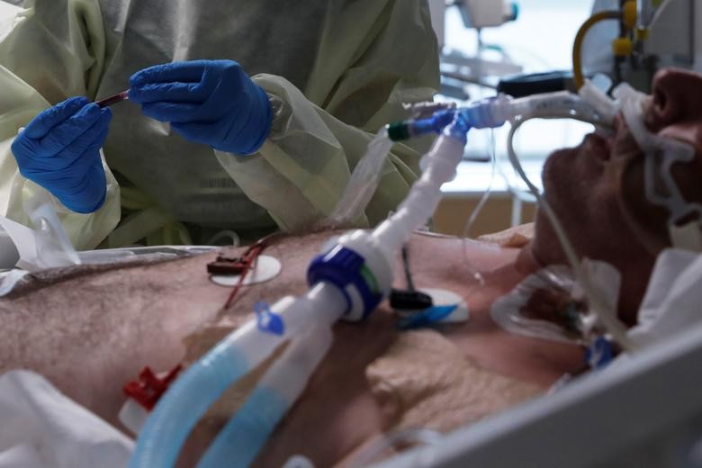 Ảnh ấn tượng tuần 20-26/9: Binh sĩ Ukraine bắn UAV ở Donetsk, kiểu nắm tay ‘viên kim cương Merkel’, Thổ Nhĩ Kỳ khoe sức mạnh ‘con ma’ F-4 Phantom II