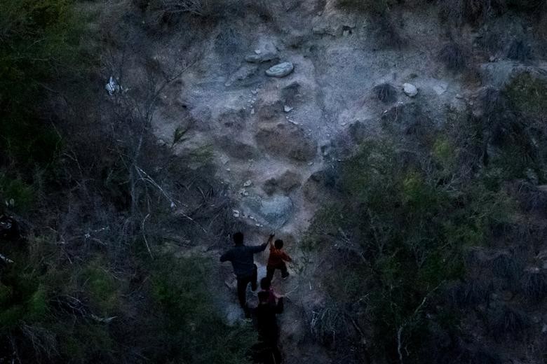 Ảnh ấn tượng tuần (29/8-4/9): Ukraine khai hỏa pháo tự hành 2S7-Pion, Tổng thống Mỹ Biden ra ‘đòn’ trước thềm bầu cử, tưởng nhớ Công nương Diana