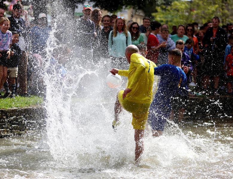 Ảnh ấn tượng tuần (29/8-4/9): Ukraine khai hỏa pháo tự hành 2S7-Pion, Tổng thống Mỹ Biden ra ‘đòn’ trước thềm bầu cử, tưởng nhớ Công nương Diana