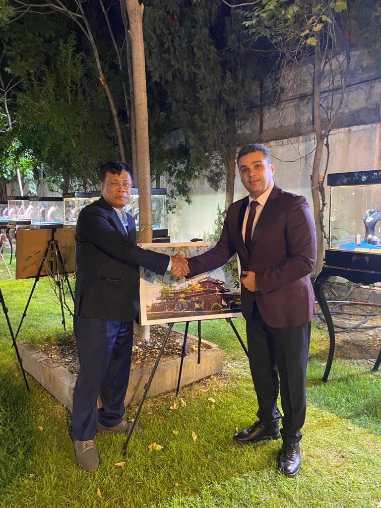 Đại sứ quán Việt Nam tại Iran quảng bá hình ảnh đất nước, con người và nông sản Việt ở Tehran Đại sứ quán Việt Nam tại Iran quảng bá hình ảnh đất nước, con người và nông sản Việt ở Tehran