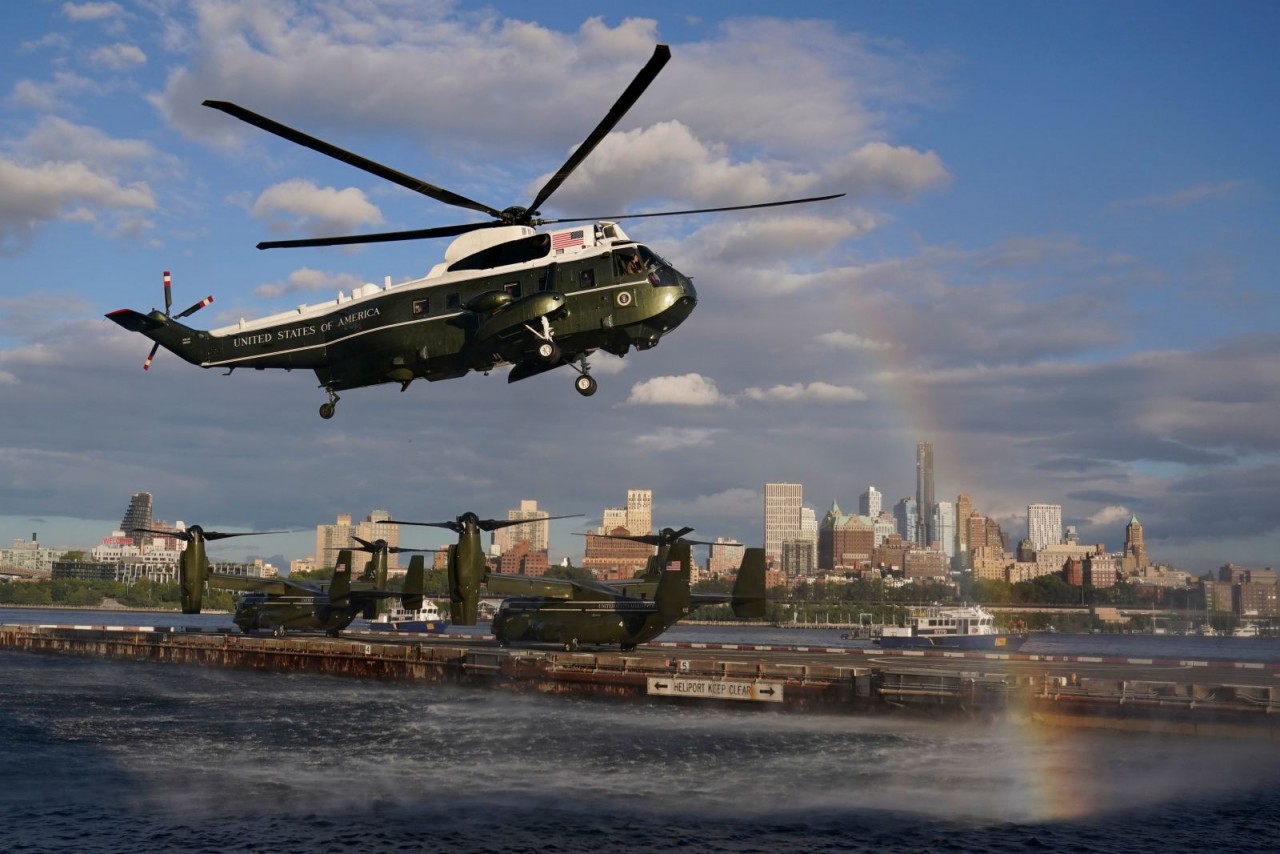 Chuyên cơ Marine One chở Tổng thống Mỹ Joe Biden đến New York, ngày 20/9 để tham dự phiên họp tại Đại hội đồng Liên hợp quốc vào ngày hôm sau 21/9. (Nguồn: AP)