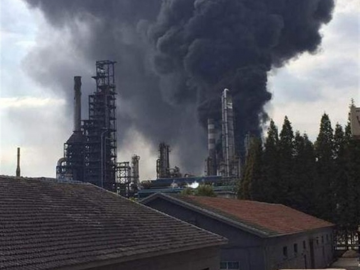 Nổ nhà máy lọc dầu ở miền Đông Trung Quốc