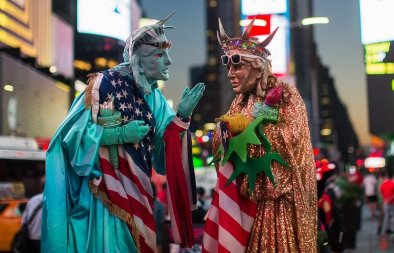 1 ngày ở Quảng trường Thời đại qua ảnh