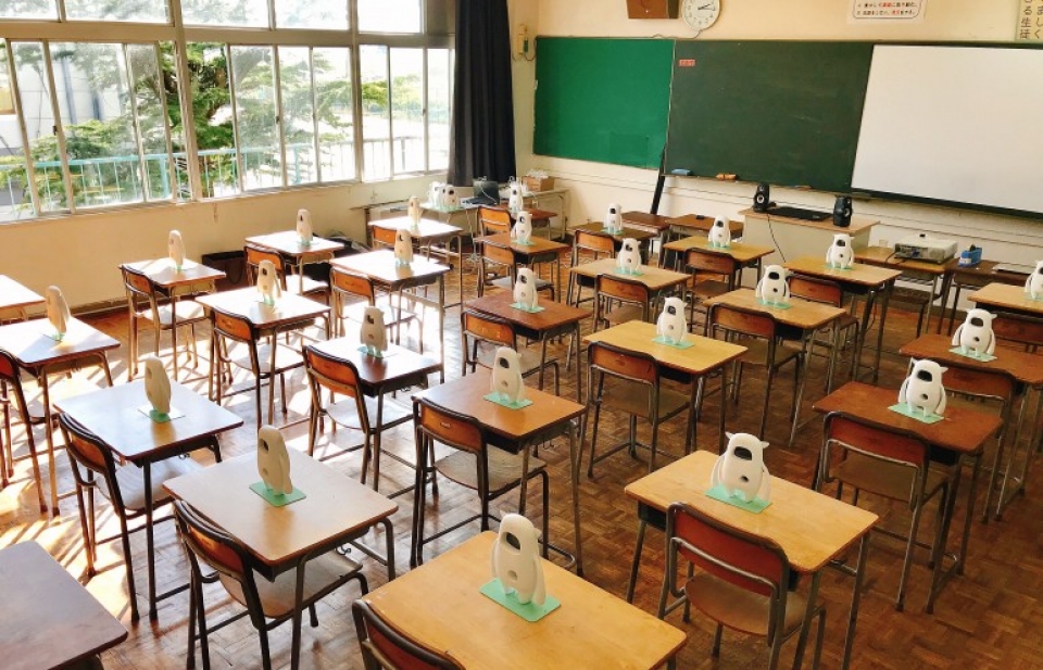 nhat ban dua robot tri tue nhan tao vao cac lop hoc tieng anh