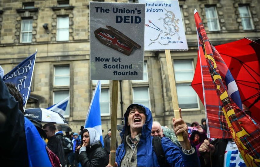Tuần hành lớn nhất từ trước tới nay yêu cầu Scotland tách khỏi Anh