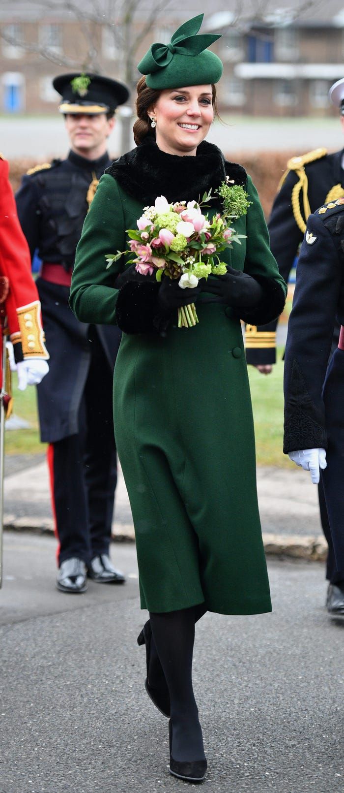 Soi những chiếc áo khoác ‘sang, xịn, mịn’ đến ‘đứng tim’ của Công nương Kate Middleton