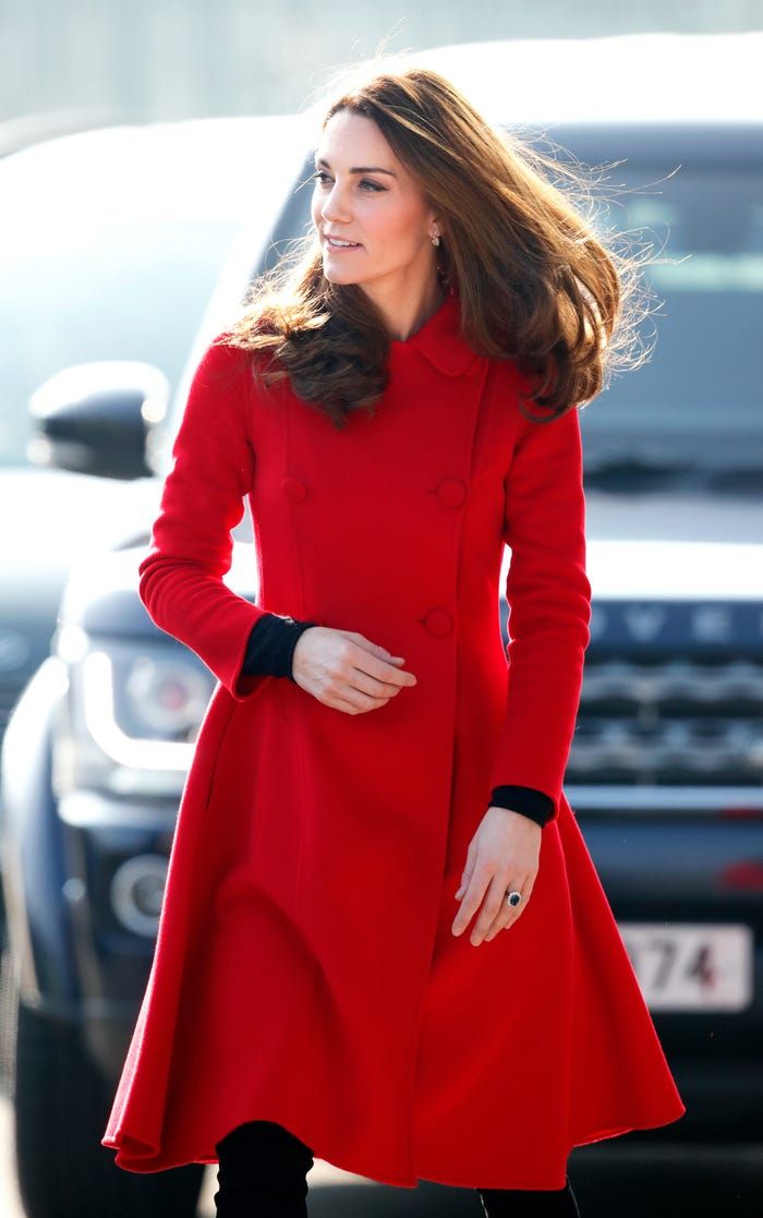 Soi những chiếc áo khoác ‘sang, xịn, mịn’ đến ‘đứng tim’ của Công nương Kate Middleton