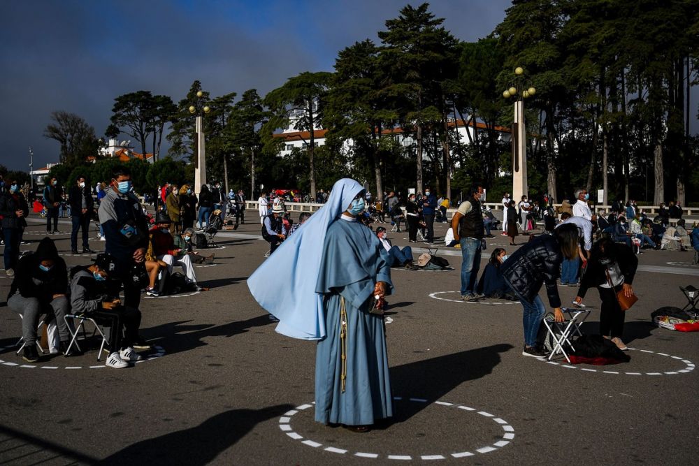 Ảnh ấn tượng tuần (12-18/10): Ngoạn mục giải cứu thủy thủ ở cảng Cửa Việt, khốc liệt xung đột Armenia-Azeibaijan và sôi sục bầu cử Mỹ Ảnh ấn tượng tuần (12-18/10): Ngoạn mục giải cứu thủy thủ ở cảng Cửa Việt; khốc liệt xung đột Armenia-Azerbaijan; sôi sục bầu cử Mỹ