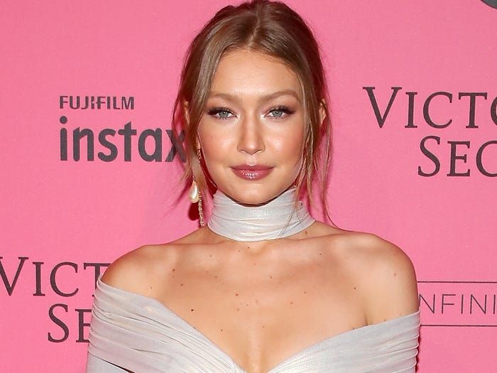 Khi người nổi tiếng nói đã từng 'giao tiếp bằng mắt' với người ngoài hành tinh và bắt gặp UFO