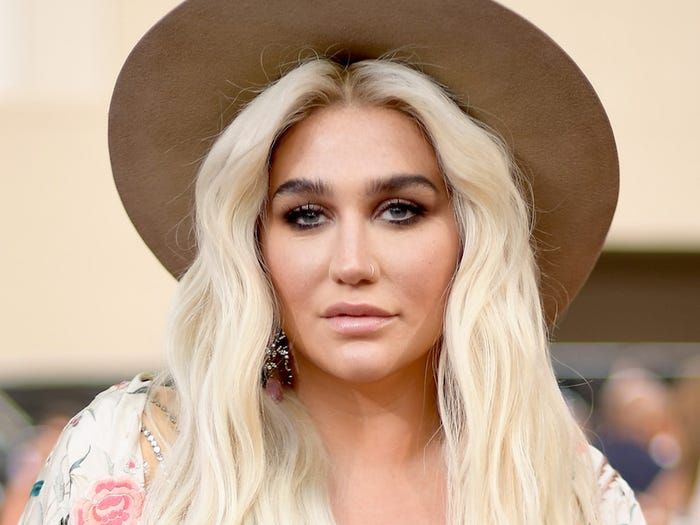 Khi người nổi tiếng nói đã từng 'giao tiếp bằng mắt' với người ngoài hành tinh và bắt gặp UFO