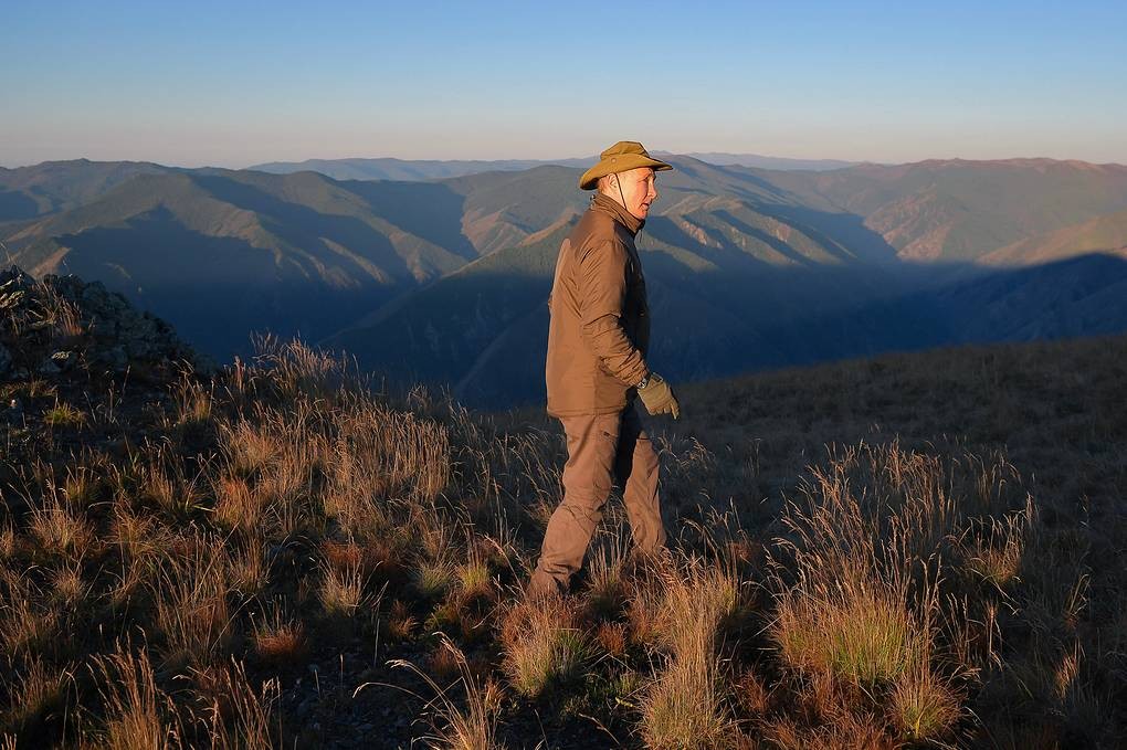 Ảnh ấn tượng tuần (27/9-3/10): Tổng thống Nga Putin bình dị ở Siberia, biên giới Kosovo-Serbia thêm nóng và tướng lĩnh Mỹ điều trần